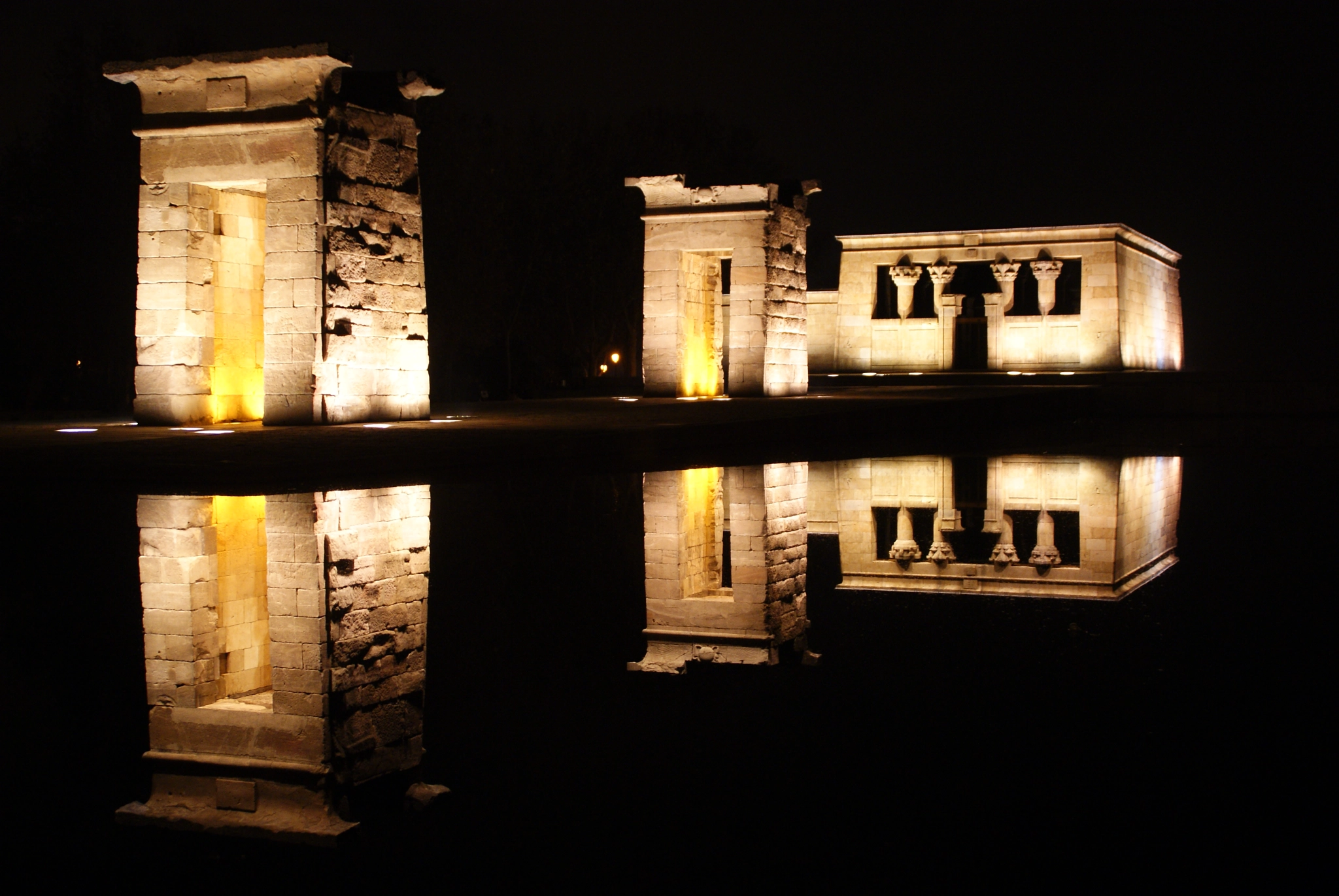 Sony DT 18-200mm F3.5-6.3 sample photo. Templo de debod photography