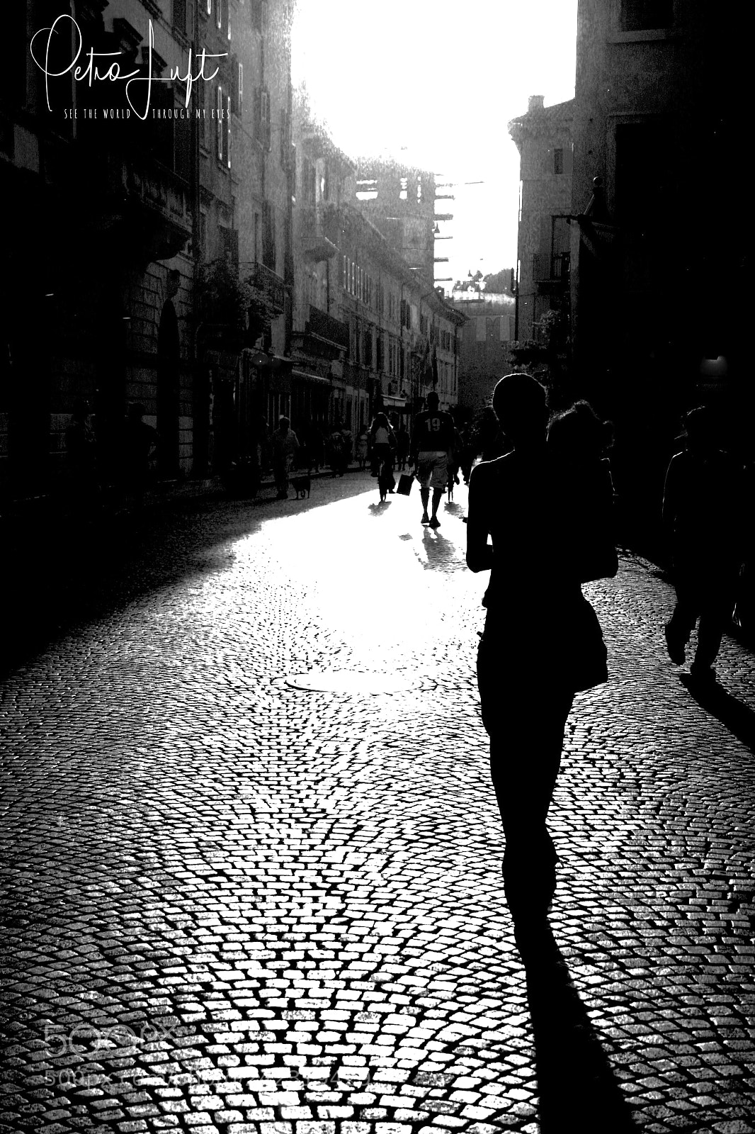 Canon EOS 300D (EOS Digital Rebel / EOS Kiss Digital) sample photo. Verona alley bw photography