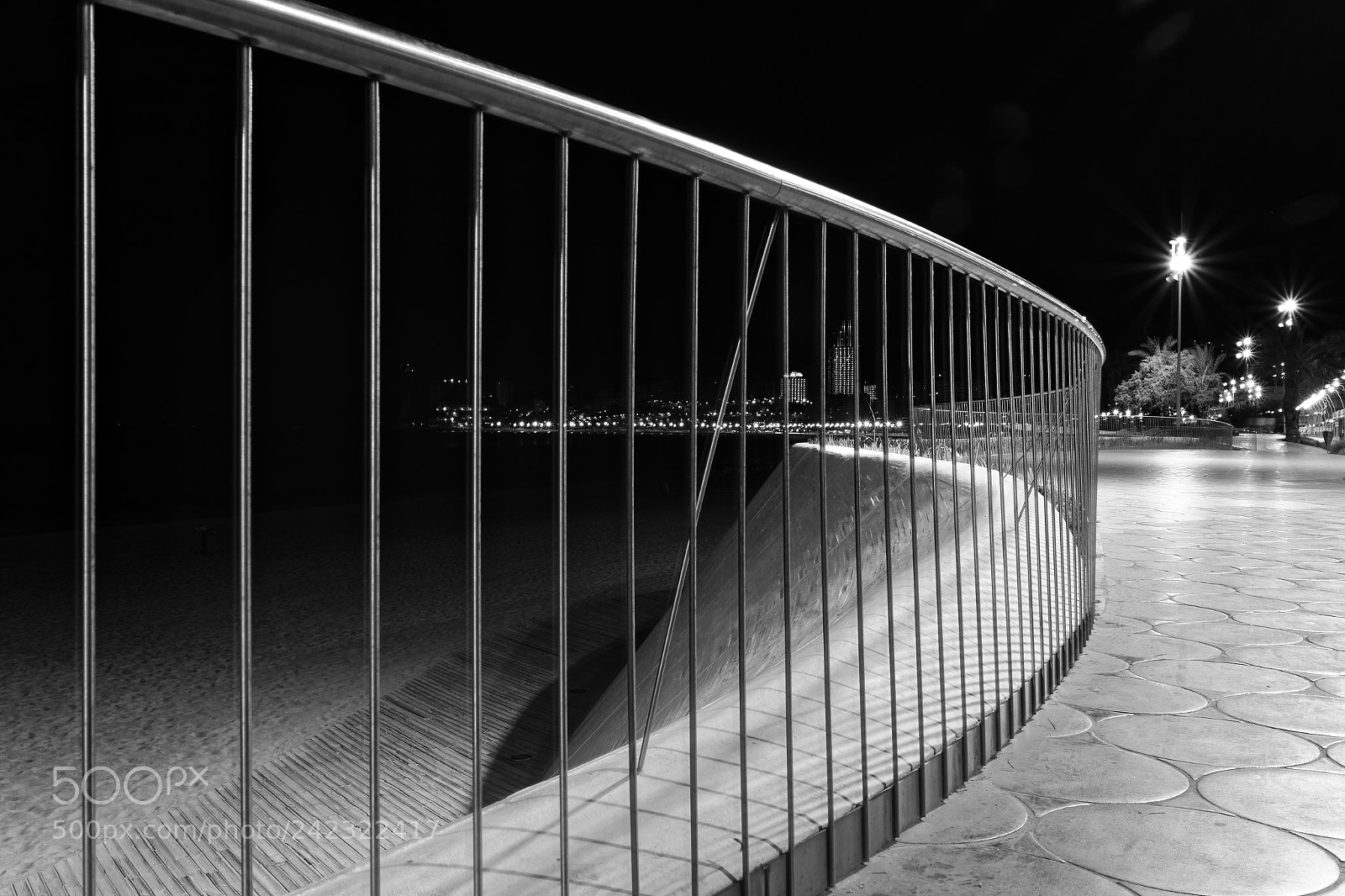 Canon EOS 6D + Canon EF 17-40mm F4L USM sample photo. Benidorm - promenade photography