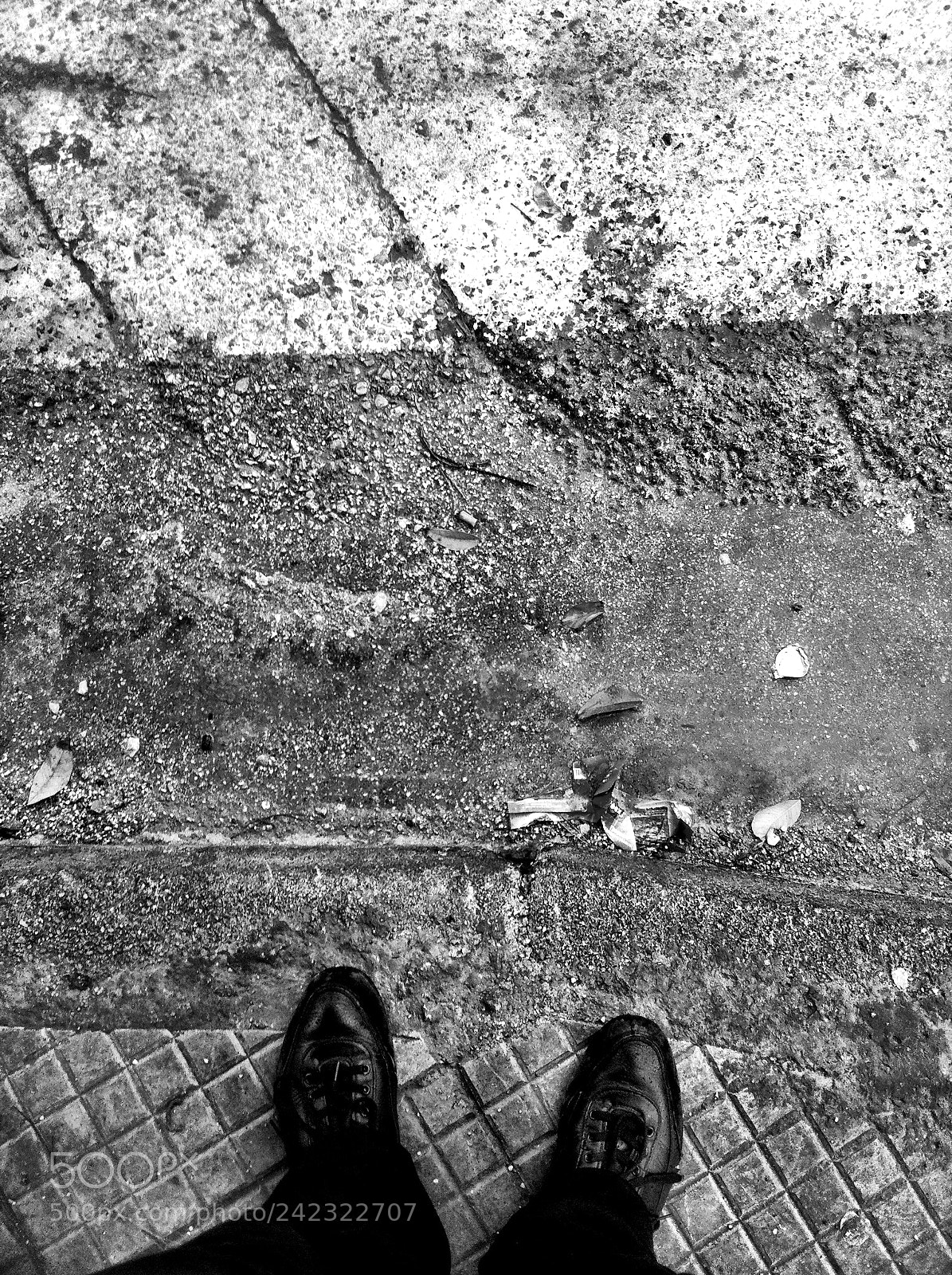 Apple iPhone 4 sample photo. Should i cross the photography