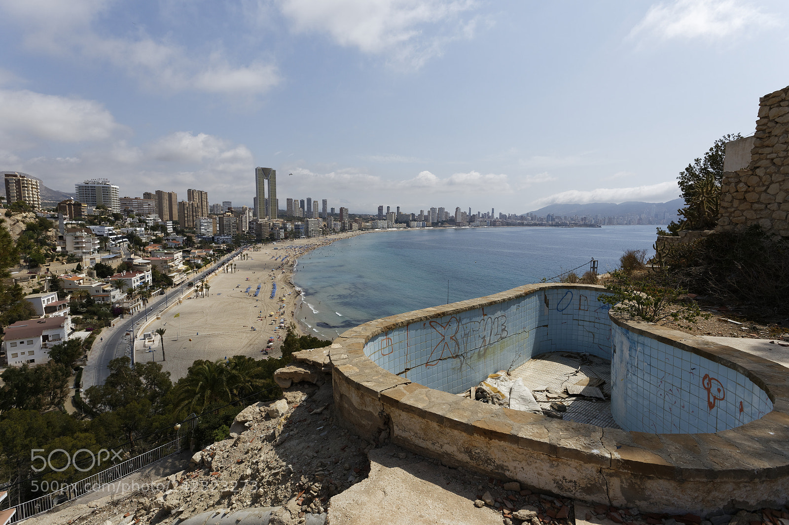 Canon EOS 6D + Canon EF 17-40mm F4L USM sample photo. Benidorm - contrasts money photography