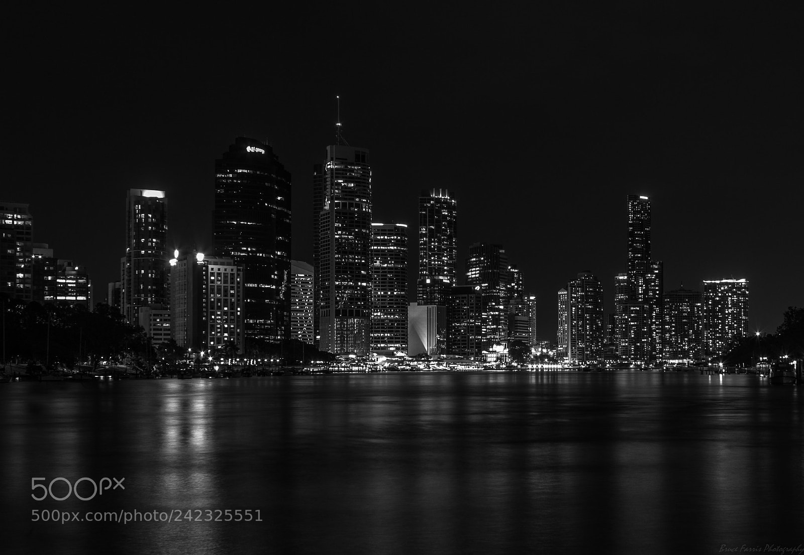 Canon EOS 550D (EOS Rebel T2i / EOS Kiss X4) sample photo. Brisbane city skyline black photography