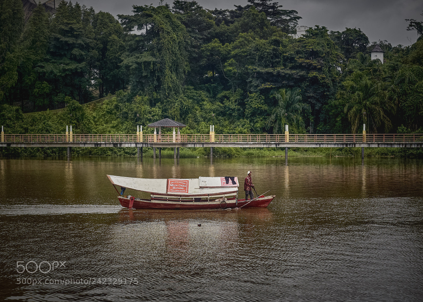 Olympus PEN-F sample photo. Solitary boatman photography
