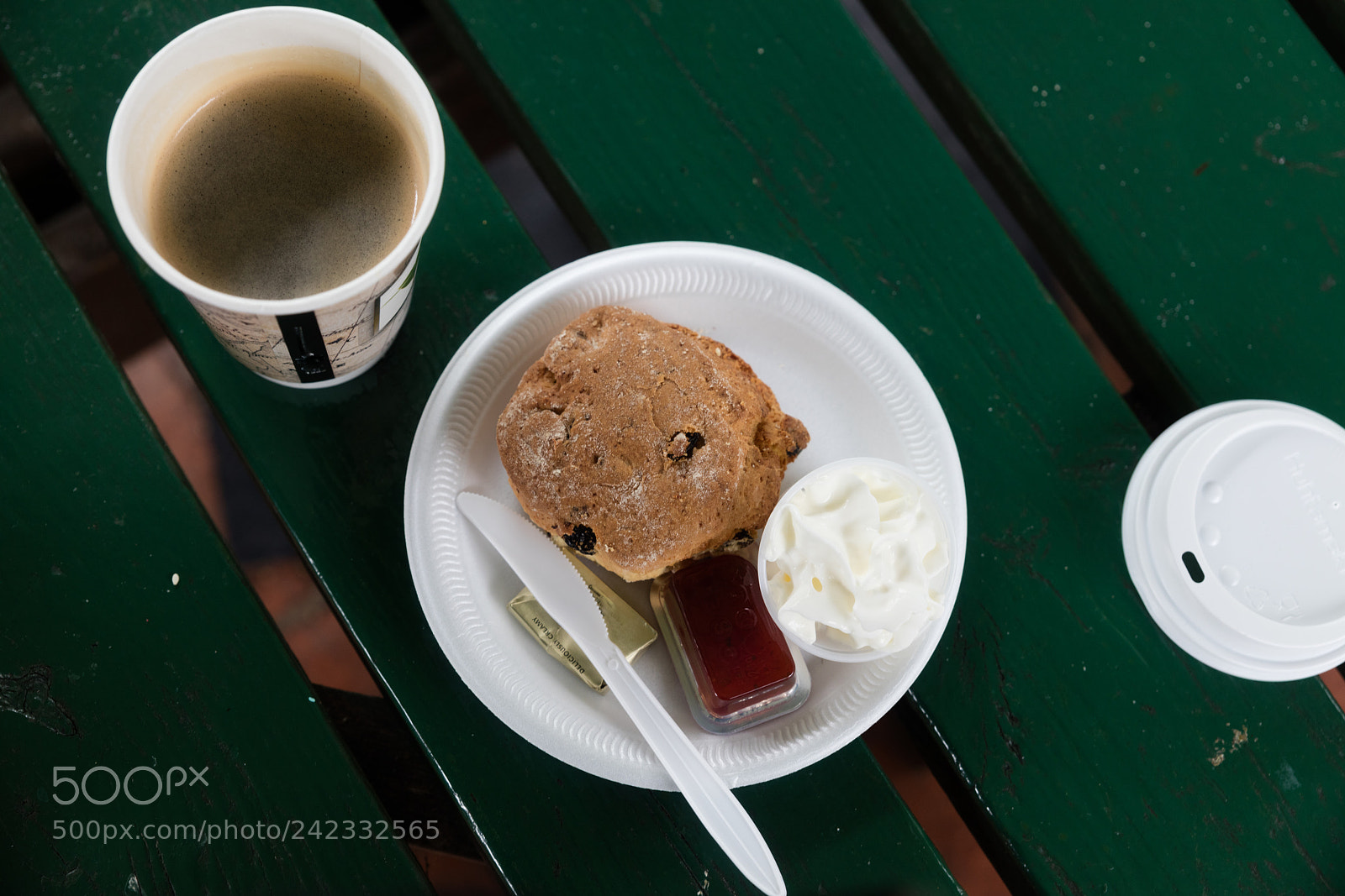 Canon EOS 5DS R sample photo. Scone with cream and photography