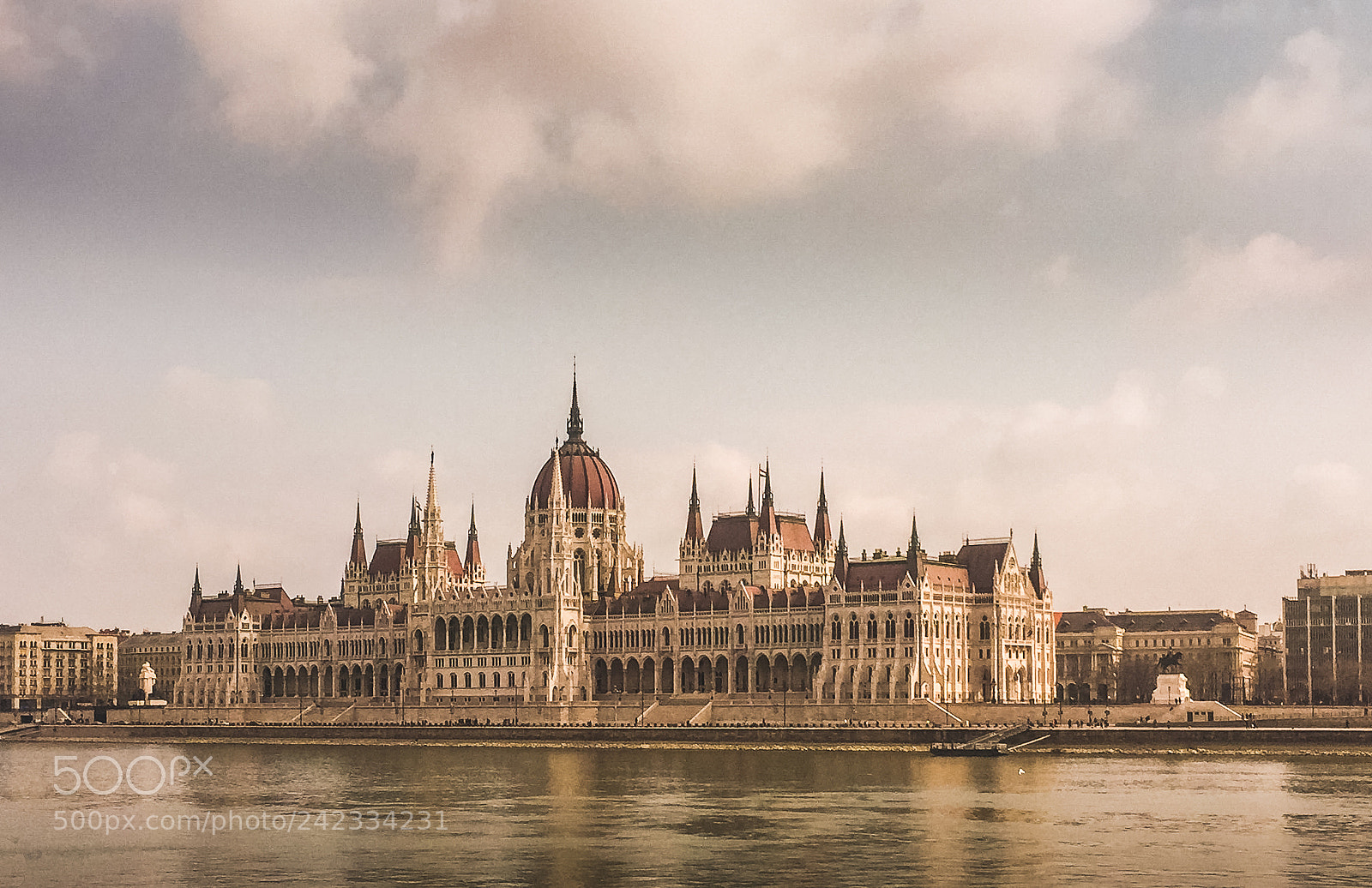 Apple iPhone 6 Plus sample photo. The hungarian parliament building photography