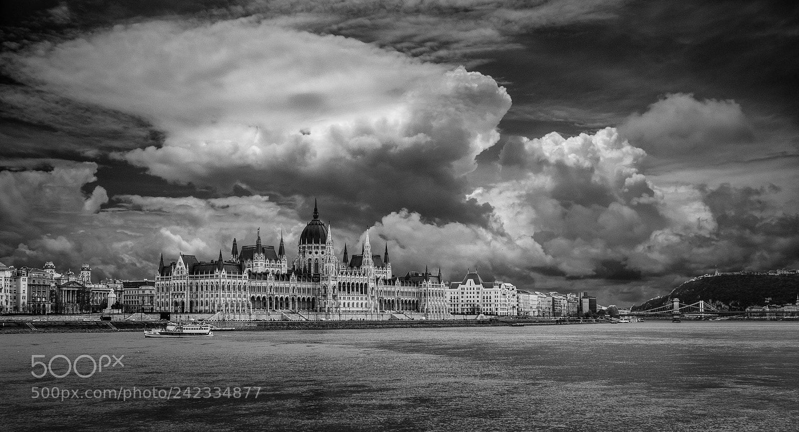 Canon EOS 550D (EOS Rebel T2i / EOS Kiss X4) sample photo. Budapest parliament building on photography
