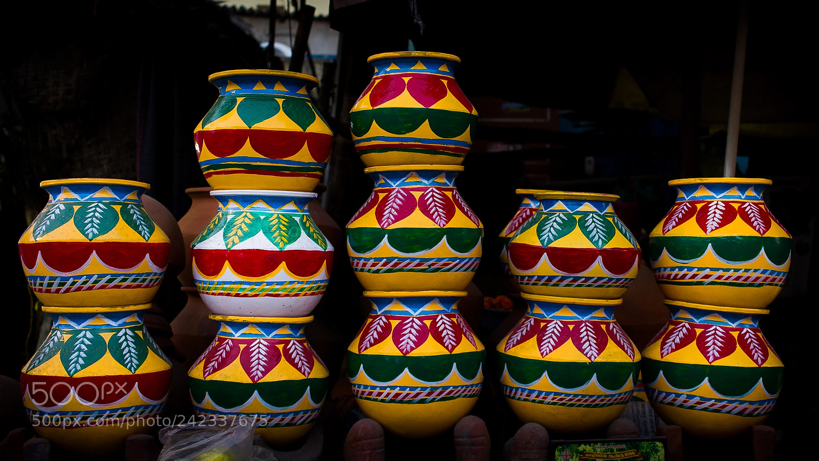 Canon EOS 550D (EOS Rebel T2i / EOS Kiss X4) sample photo. Earthen pots for pongal photography