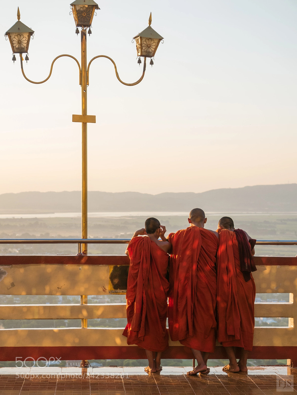 Panasonic Lumix DMC-LX100 sample photo. Monks at the balustrade photography