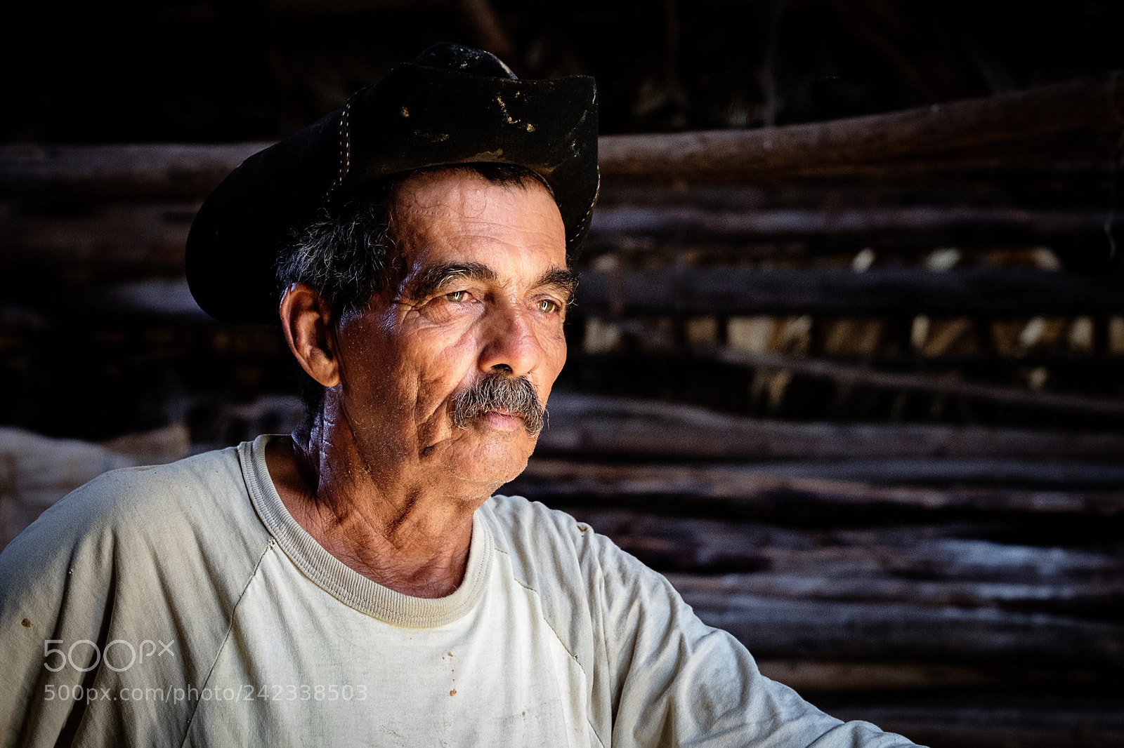 Fujifilm X-T2 sample photo. Vinales tobacco farmer photography