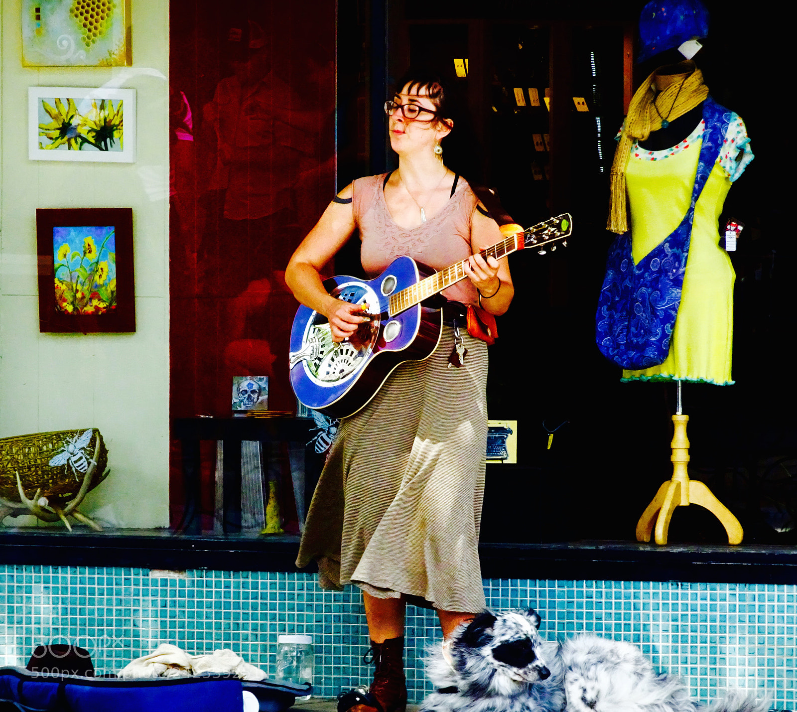 Sony Cyber-shot DSC-HX80 sample photo. Guitar playing street entertainer photography