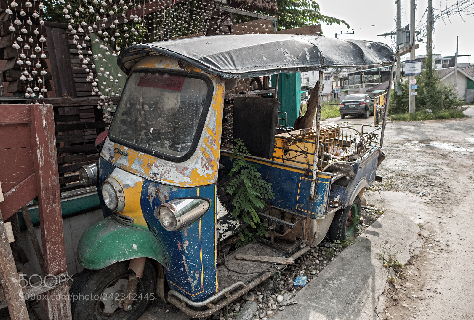 Panasonic Lumix DMC-LX7 sample photo. An old tuk tuk photography