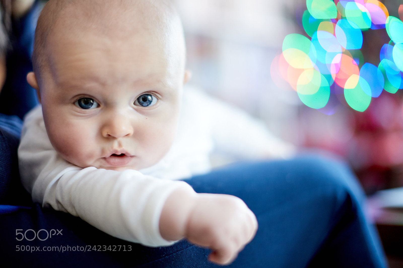 Canon EOS 6D Mark II sample photo. Portrait with christmas tree photography