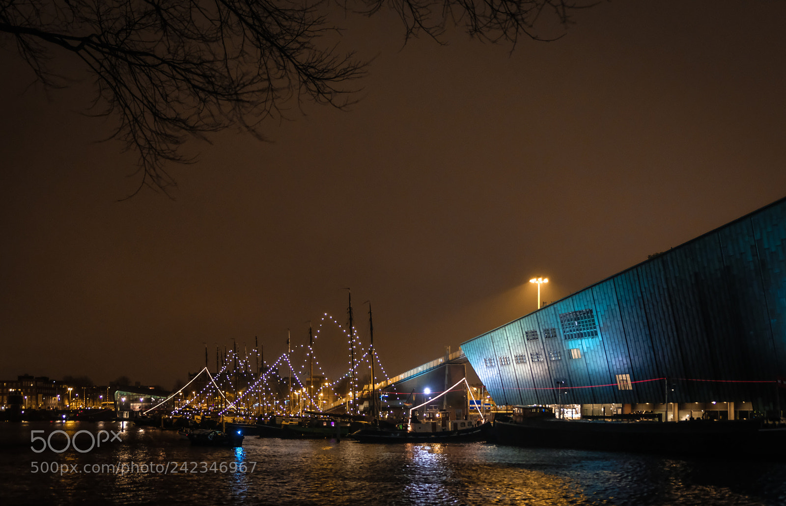Fujifilm X-T20 sample photo. Boat shaped building in photography