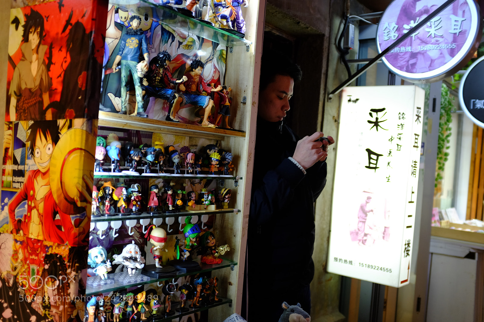 Fujifilm X100T sample photo. Shopkeeper ii photography