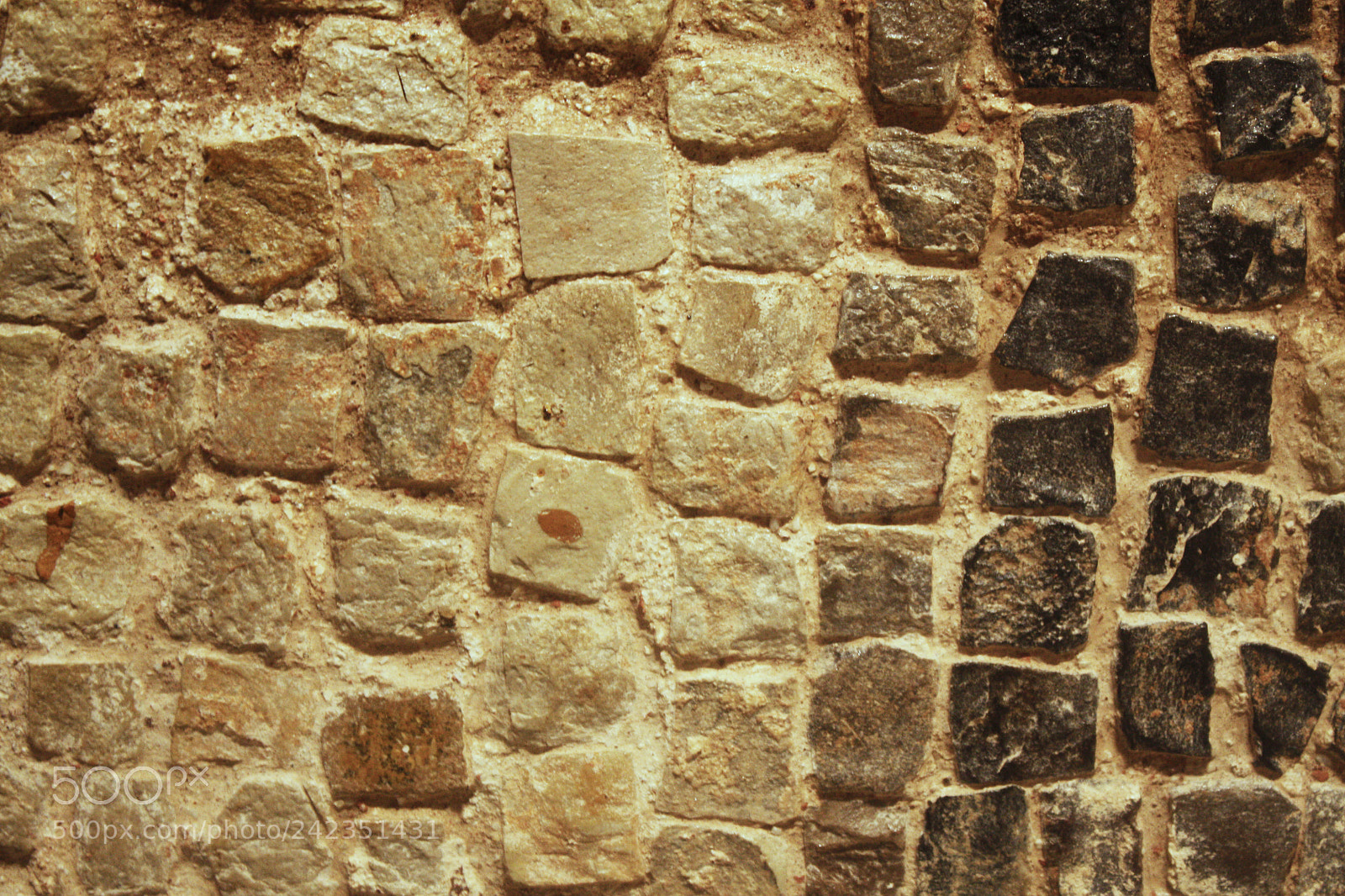 Canon EOS 450D (EOS Rebel XSi / EOS Kiss X2) sample photo. Square shaped rough wall photography