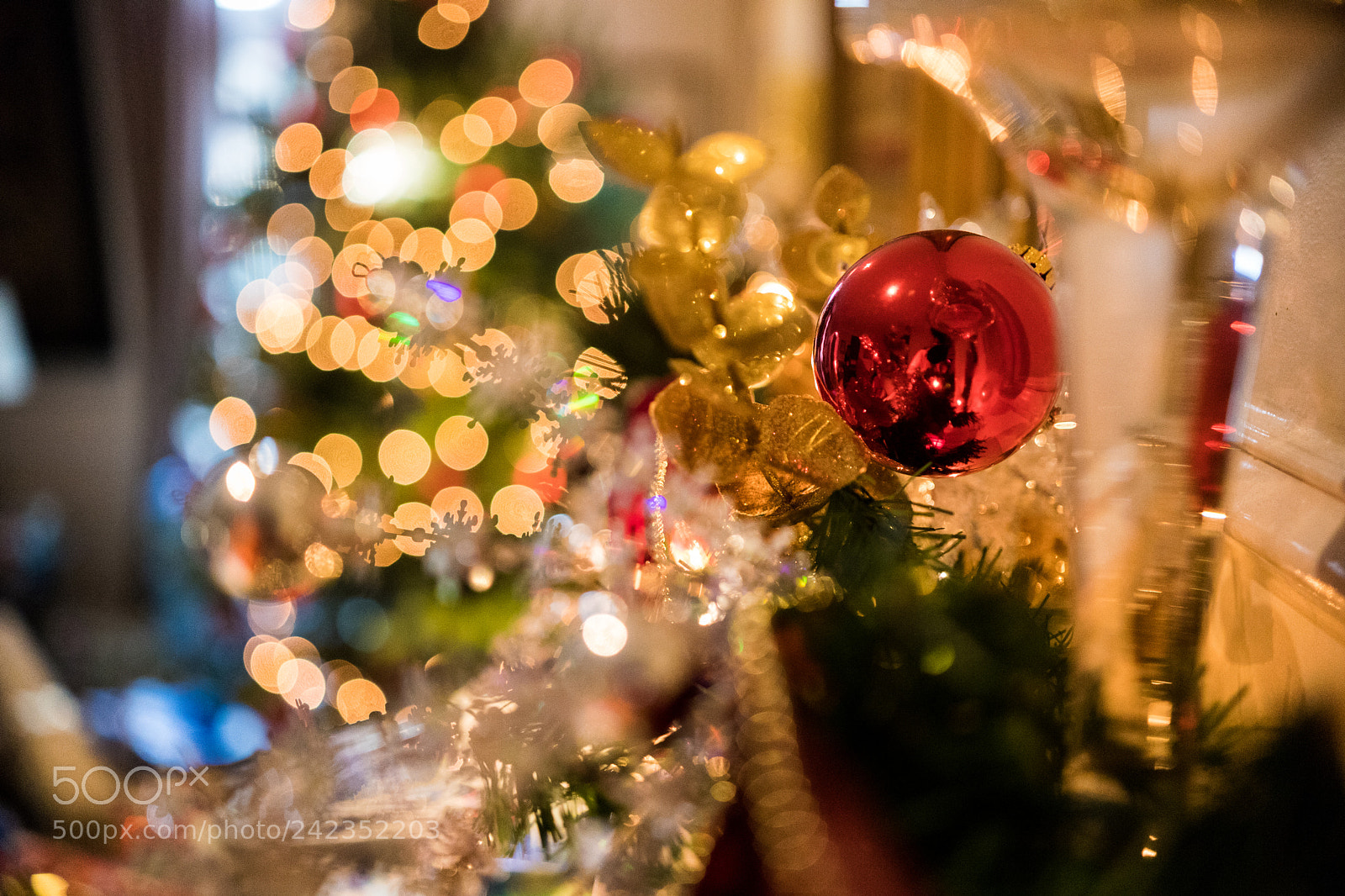 Canon EOS 6D Mark II sample photo. Christmas bokeh photography
