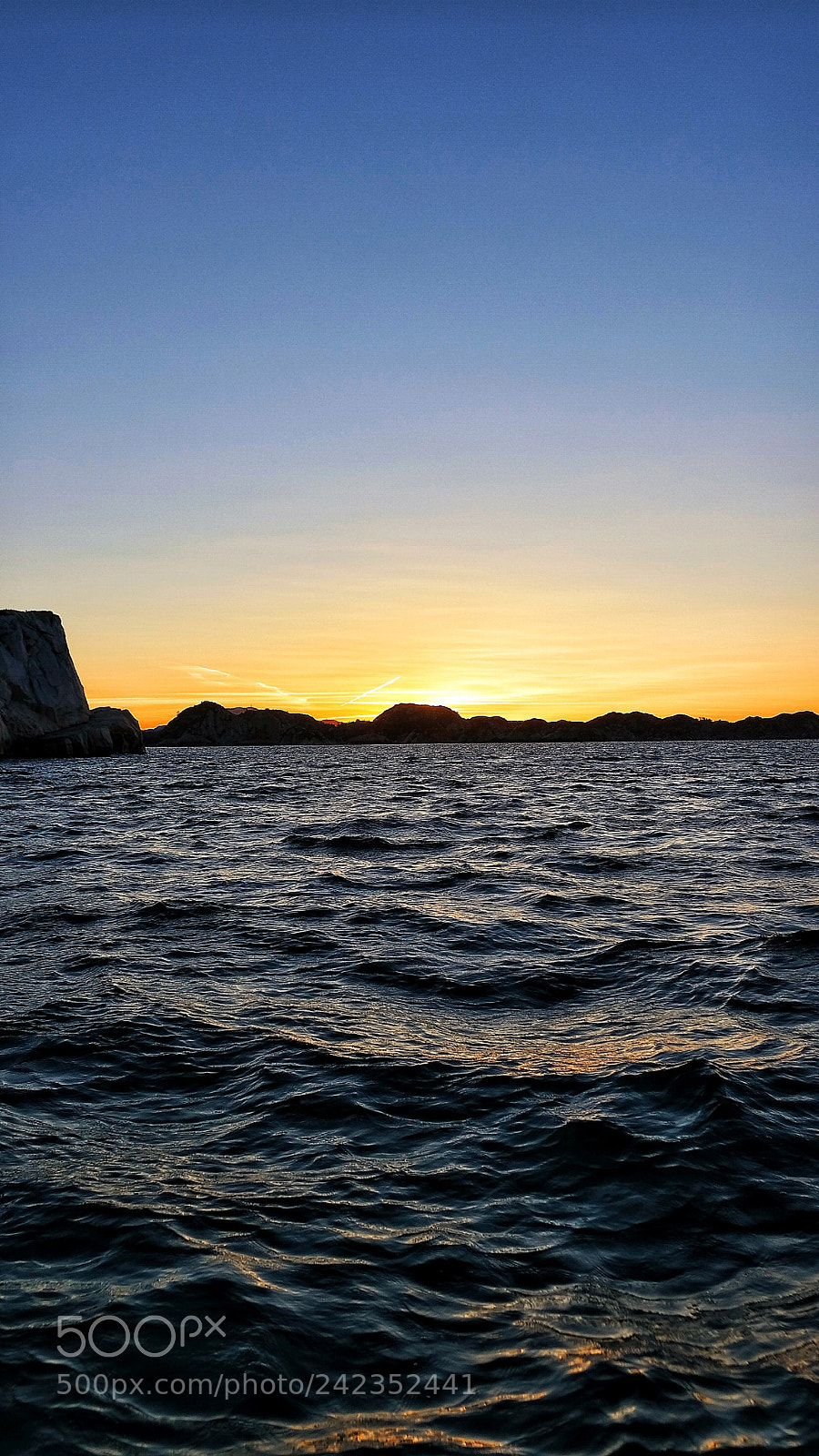 Samsung NX300 sample photo. Rough -ish sea and photography