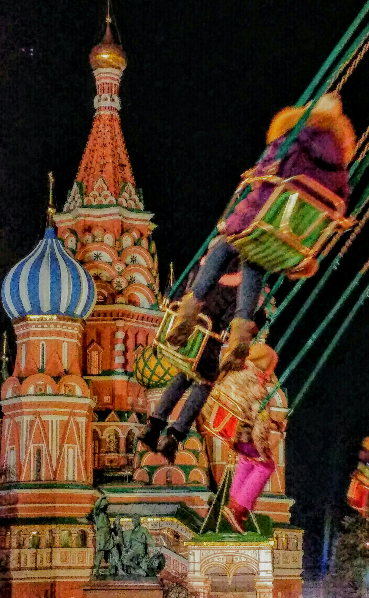 LG G5 SE sample photo. Carousel on red square photography