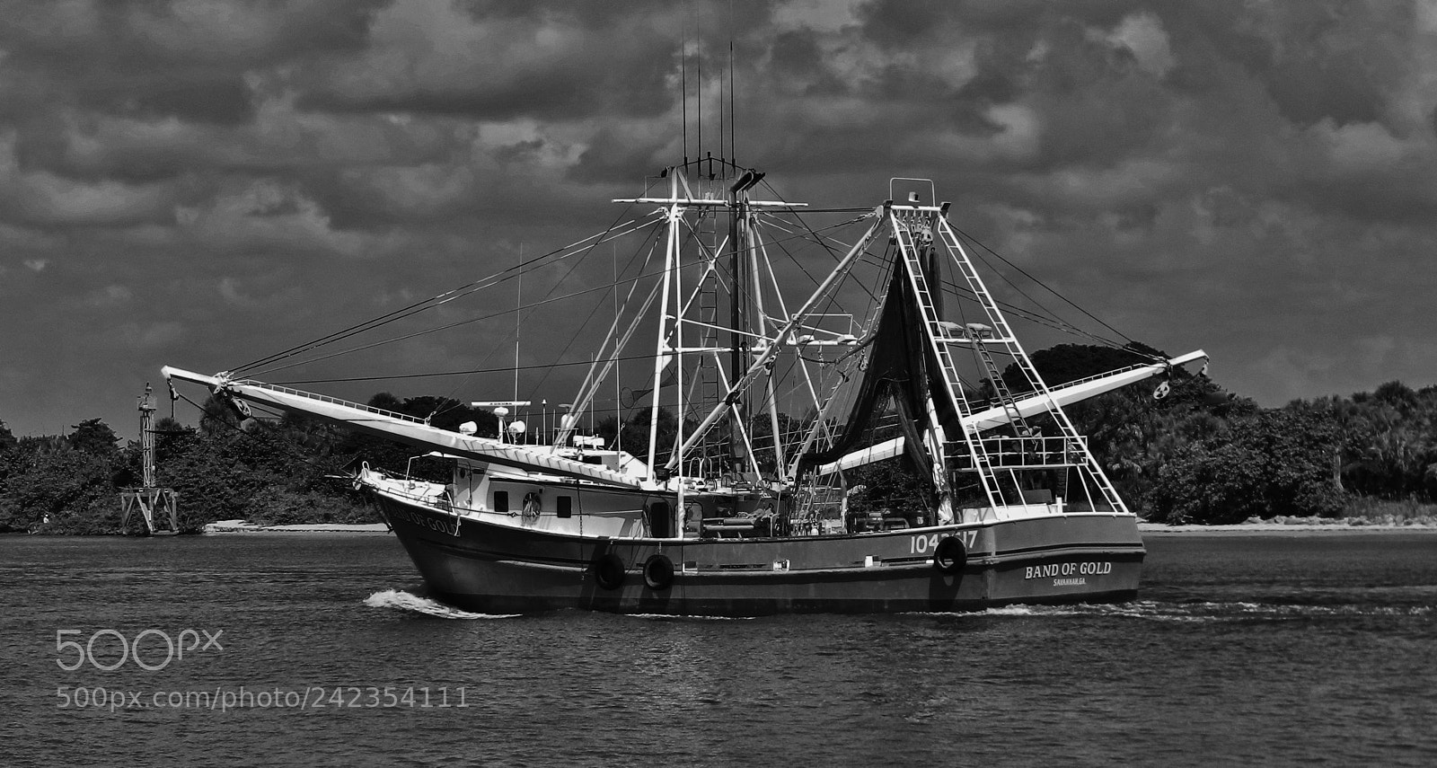 Nikon Coolpix P500 sample photo. Black & white shrimp boat photography