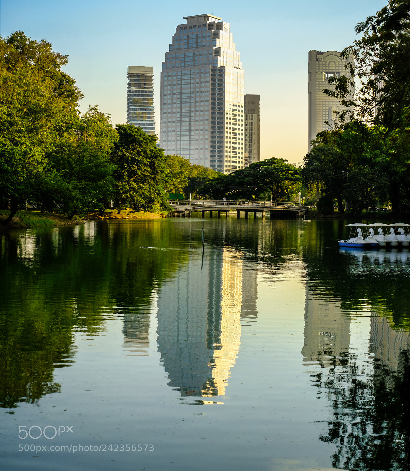 Fujifilm X-T20 sample photo. Buildings and parks in photography