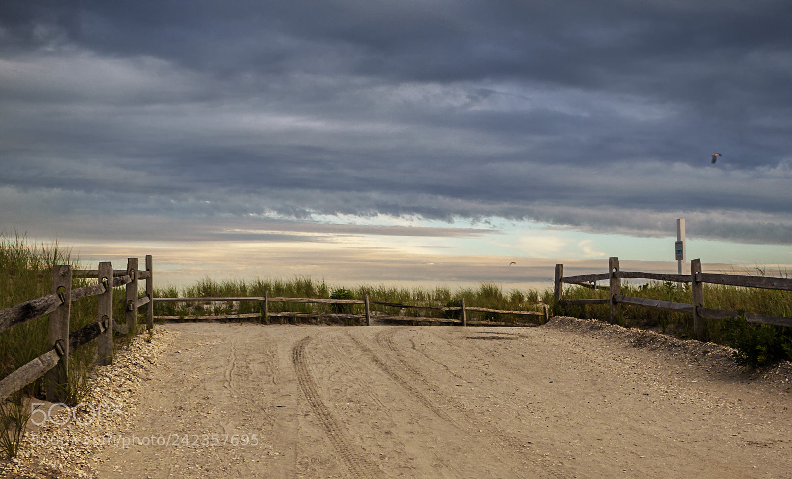 Canon EOS 1000D (EOS Digital Rebel XS / EOS Kiss F) sample photo. Dramatic sky at dusk photography