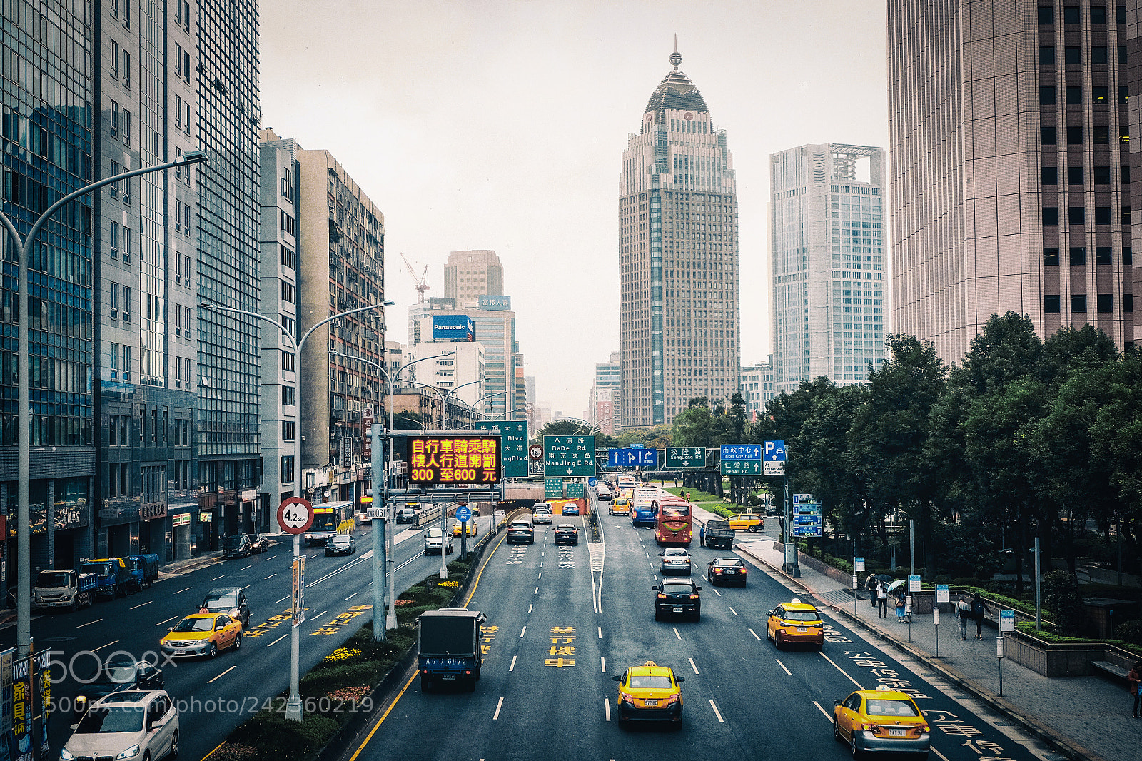 Fujifilm X-T10 sample photo. Taipei street photography