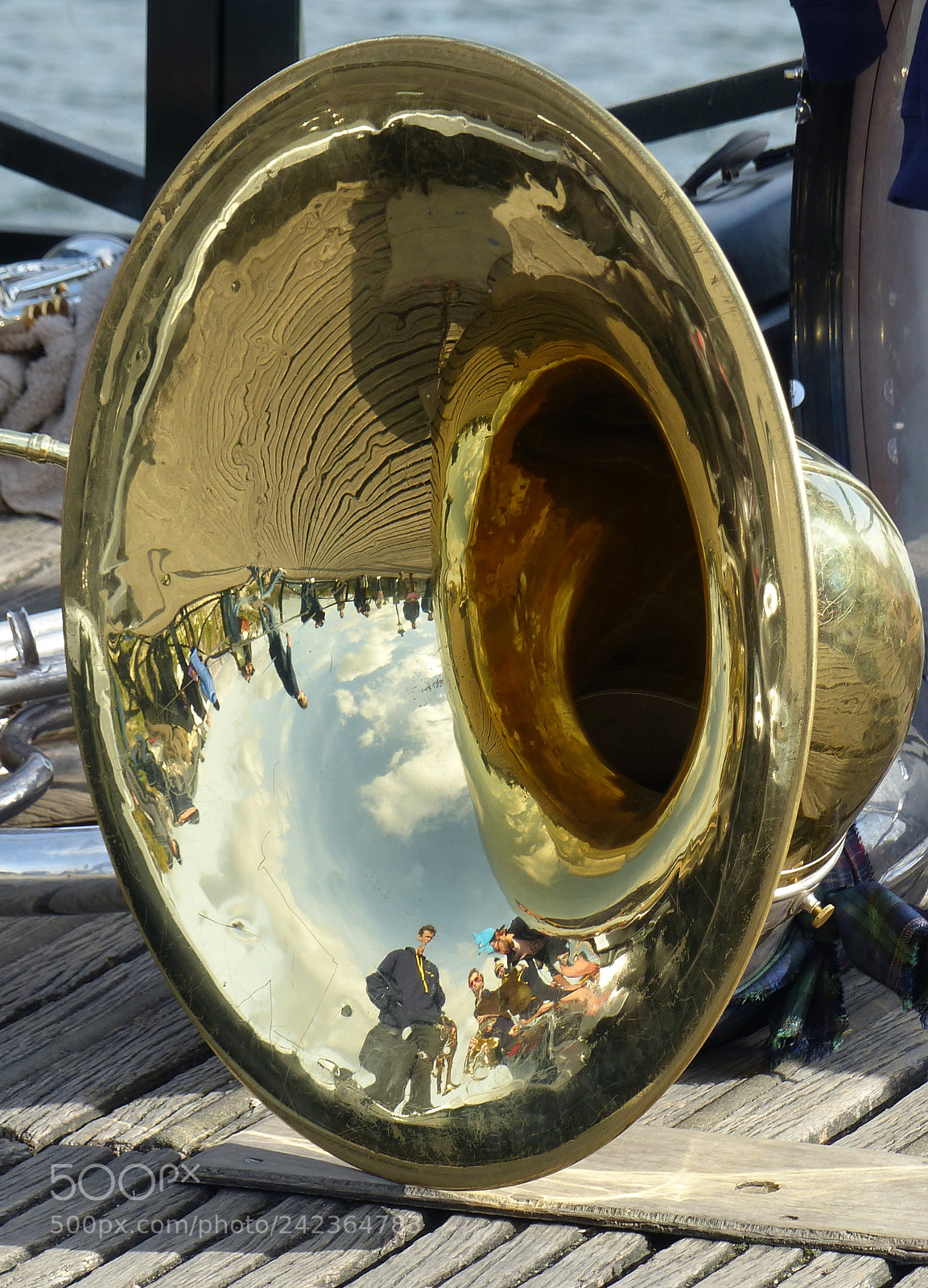 Panasonic Lumix DMC-FZ200 sample photo. Music on the pont photography
