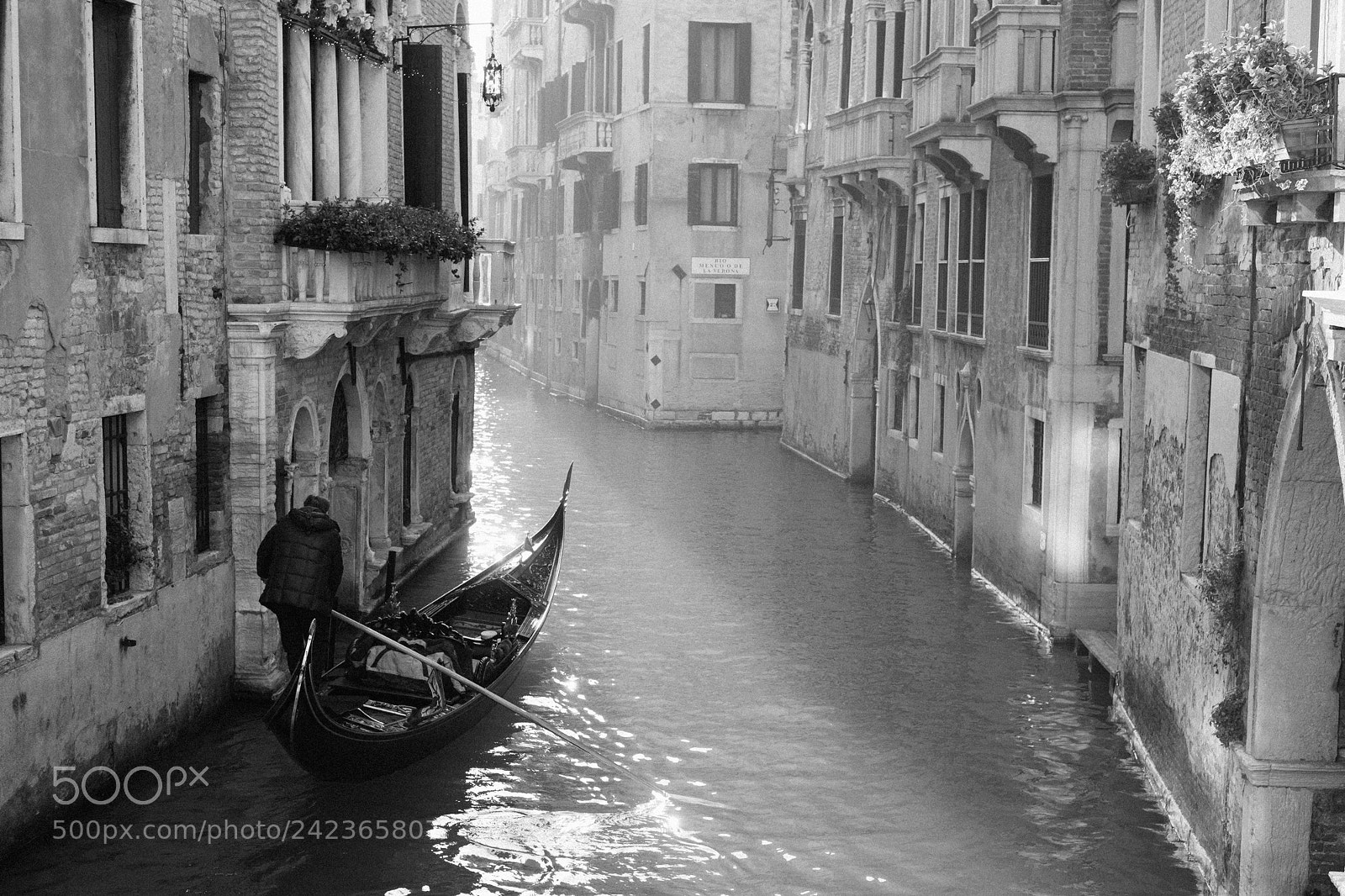 Fujifilm X-T2 sample photo. Venice channel with the photography