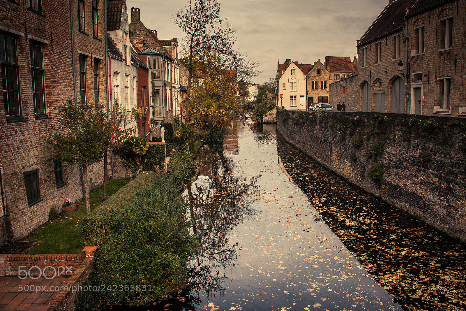 Canon EOS 500D (EOS Rebel T1i / EOS Kiss X3) sample photo. Bruges along the water photography