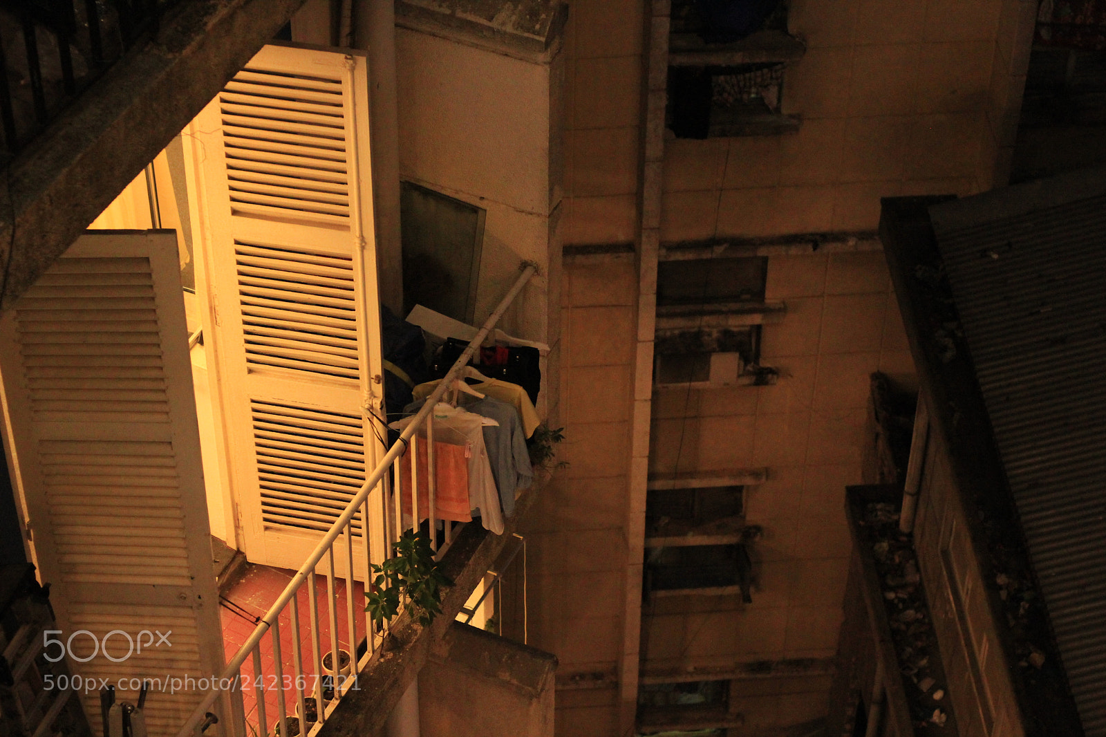 Canon EOS 600D (Rebel EOS T3i / EOS Kiss X5) + Canon EF 50mm F1.8 II sample photo. A balcony in an photography