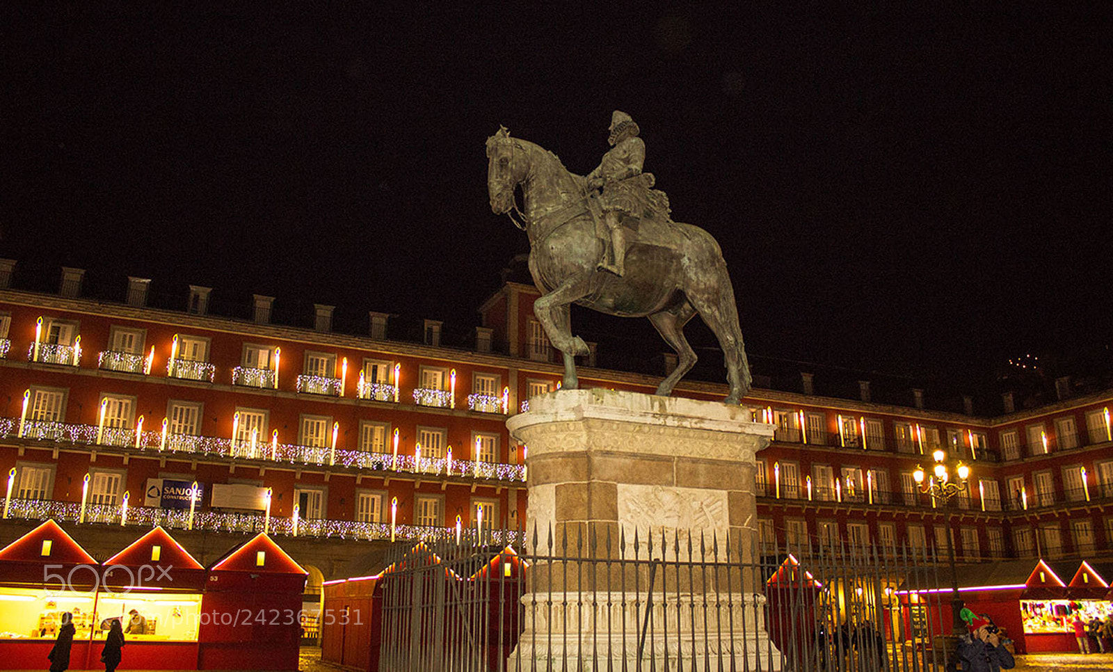 Canon EOS 1200D (EOS Rebel T5 / EOS Kiss X70 / EOS Hi) sample photo. Plaza mayor by night photography