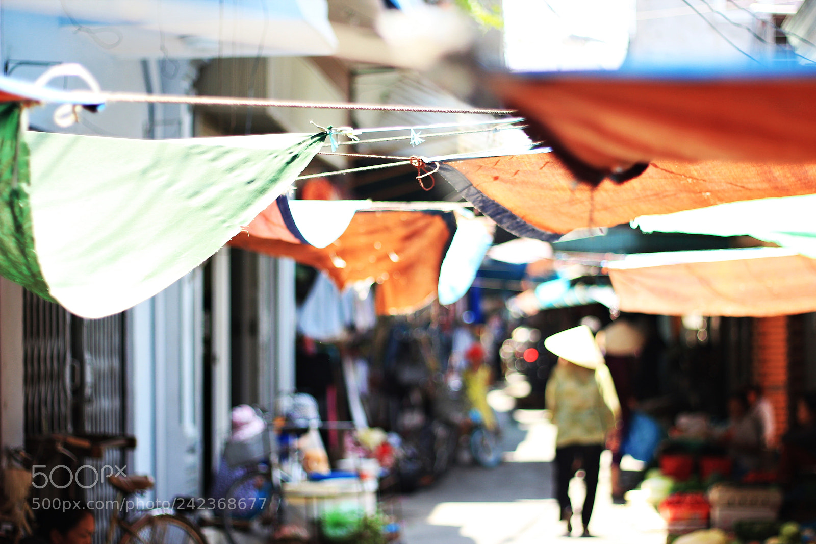 Canon EOS 600D (Rebel EOS T3i / EOS Kiss X5) + Canon EF 50mm F1.8 II sample photo. In a traditional market photography