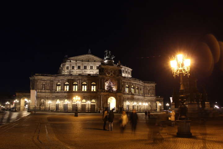 Canon EOS 60D + Canon EF-S 18-55mm F3.5-5.6 IS STM sample photo. Opera of dresden photography