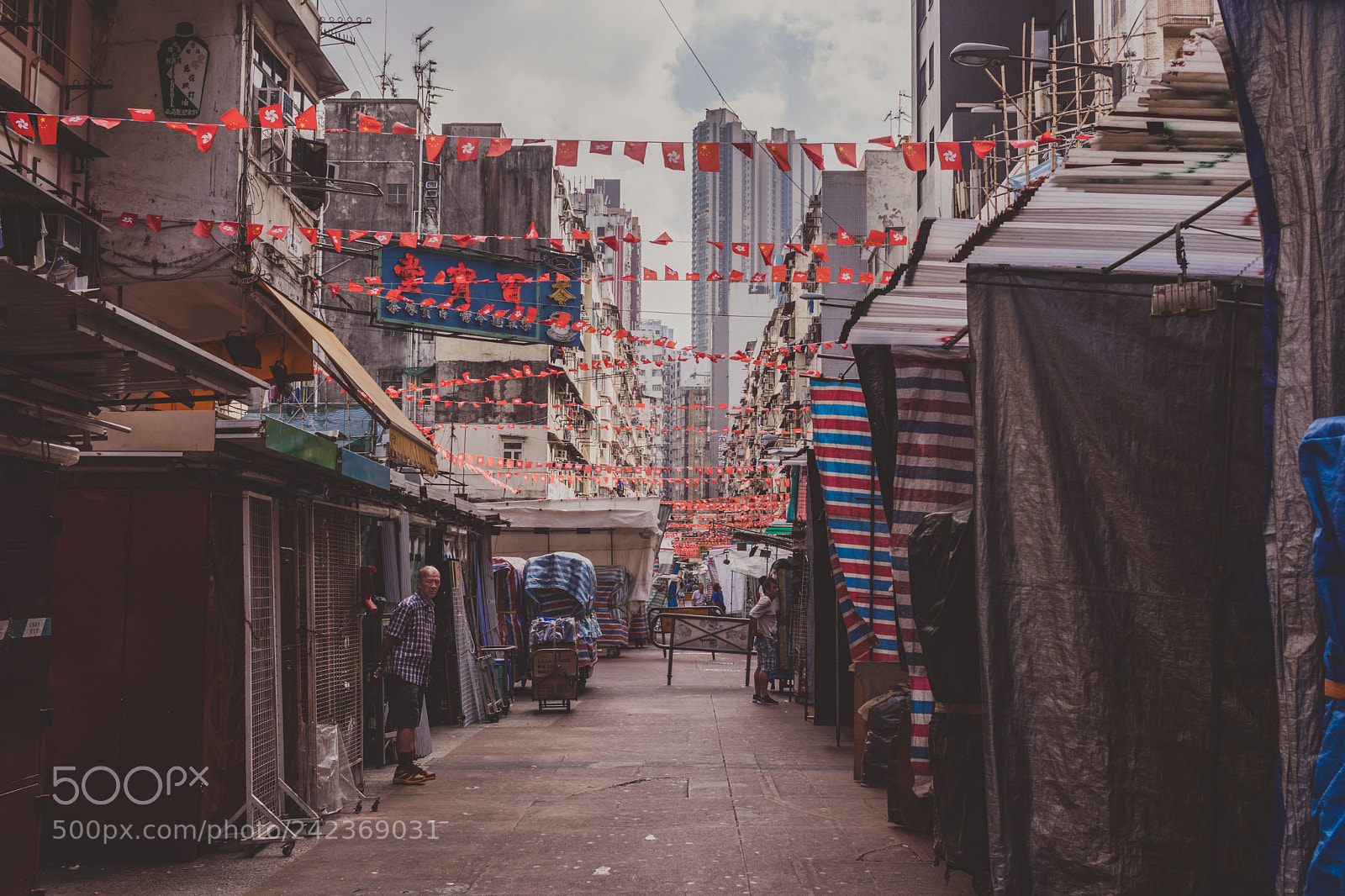Canon EOS 77D (EOS 9000D / EOS 770D) sample photo. Temple street photography