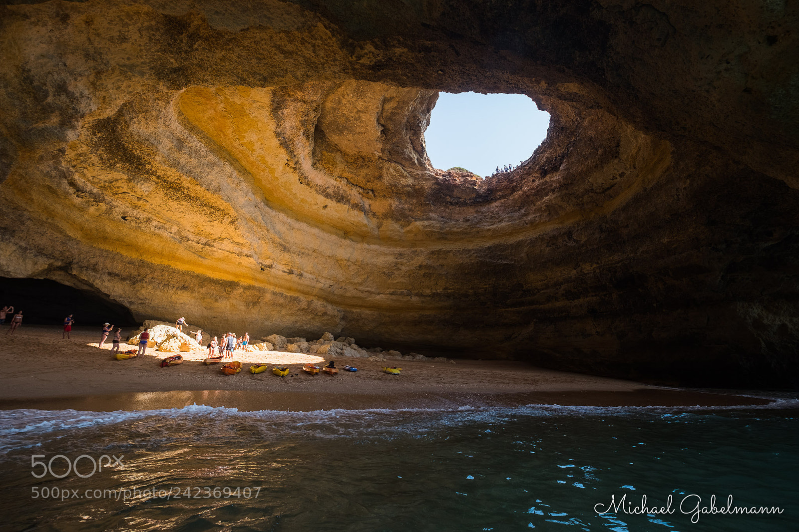 Fujifilm X-T20 sample photo. Eye on the beach photography