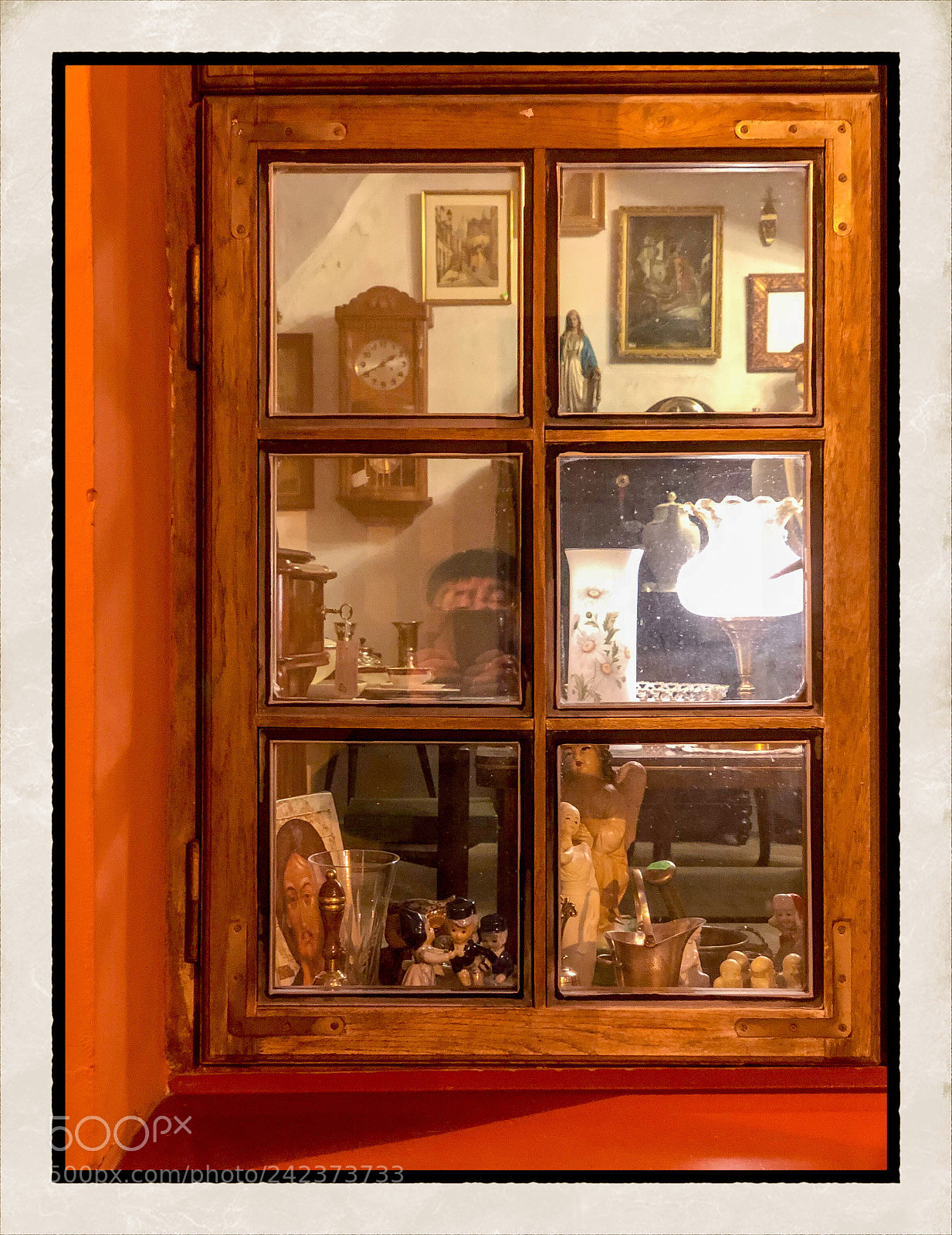 Apple iPhone X sample photo. Window shopping - excentrique photography