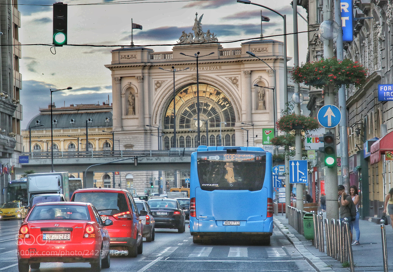 Canon EOS 760D (EOS Rebel T6s / EOS 8000D) sample photo. Keleti railway station photography