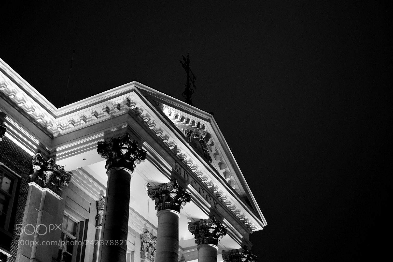 Nikon D3300 + Nikon AF-S DX Nikkor 35mm F1.8G sample photo. City hall photography