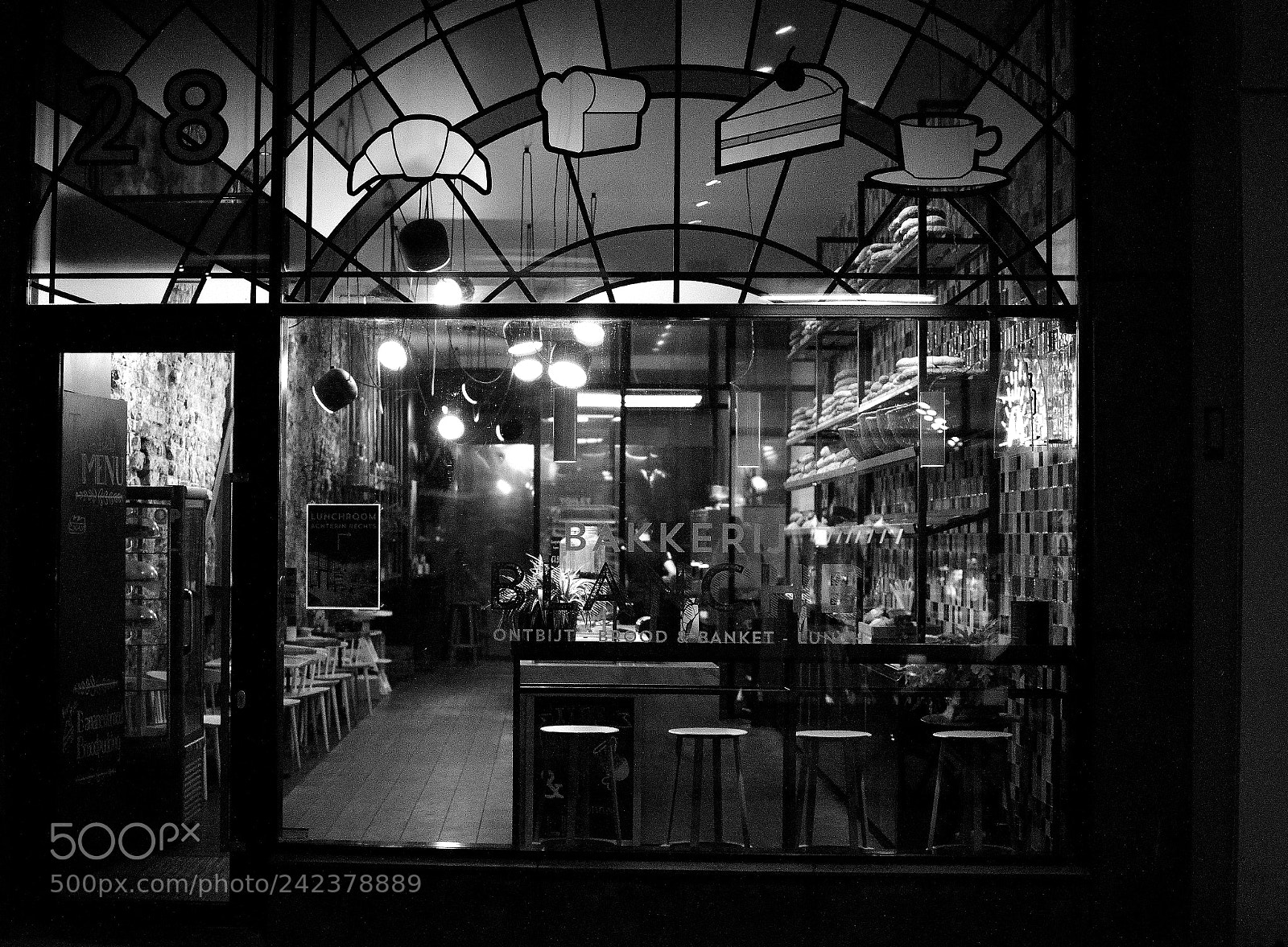 Nikon D3300 + Nikon AF-S DX Nikkor 35mm F1.8G sample photo. Bakery photography