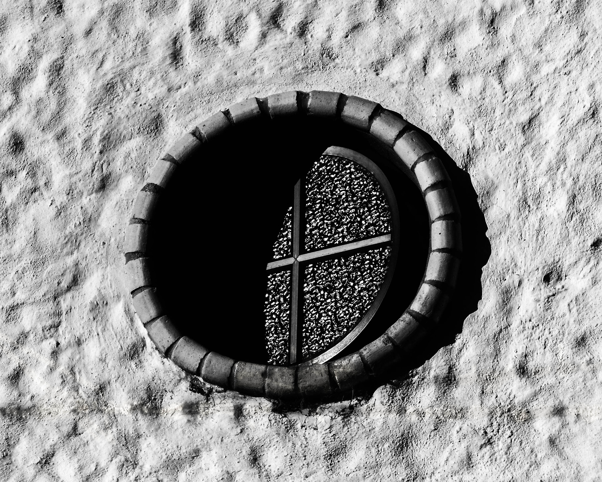 Samsung WB500, WB510 / VLUU WB500 /  HZ10W sample photo. Black and white window photography
