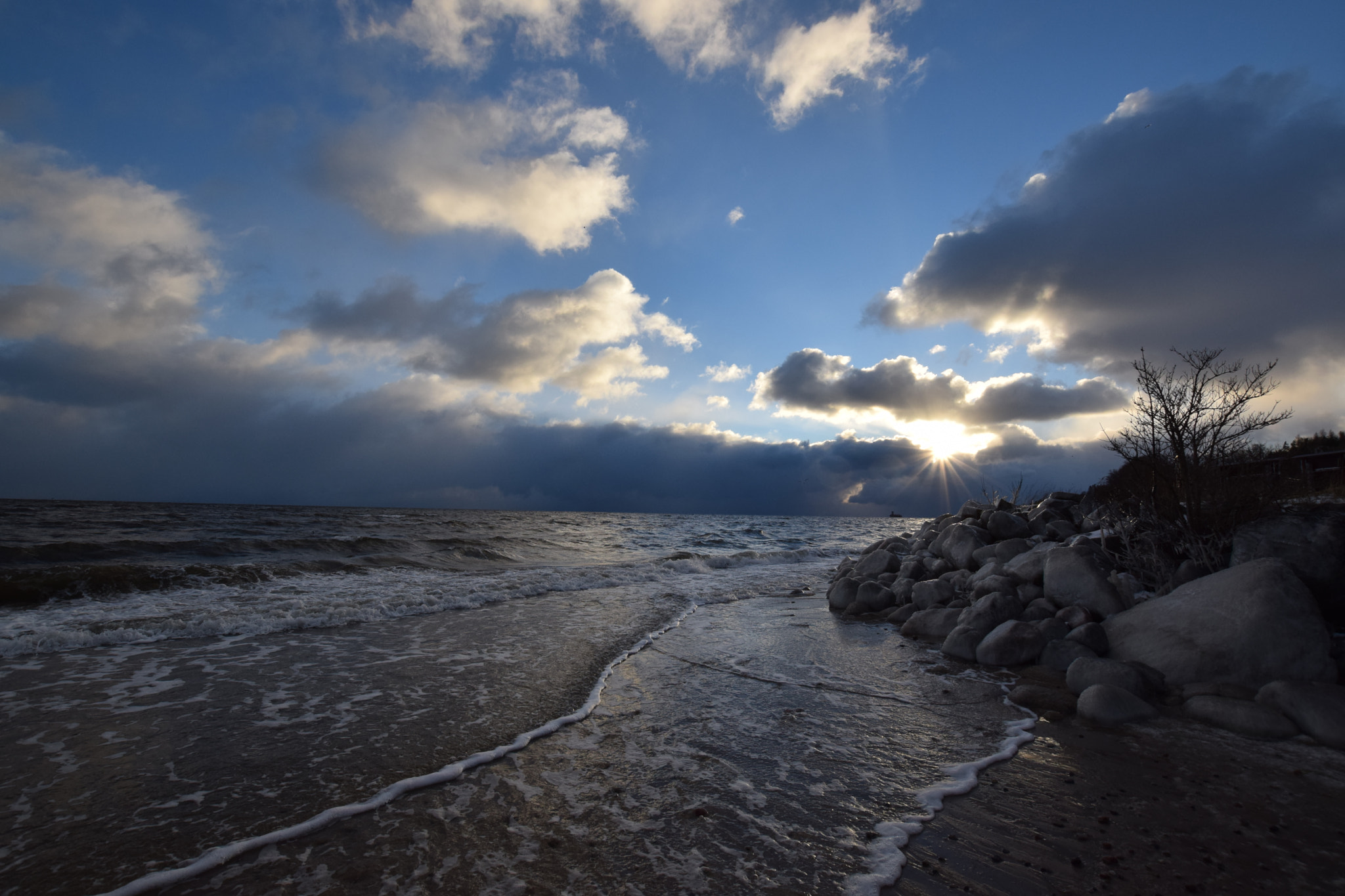 Nikon D5300 + Sigma 10-20mm F3.5 EX DC HSM sample photo. Baltic sea in january. photography