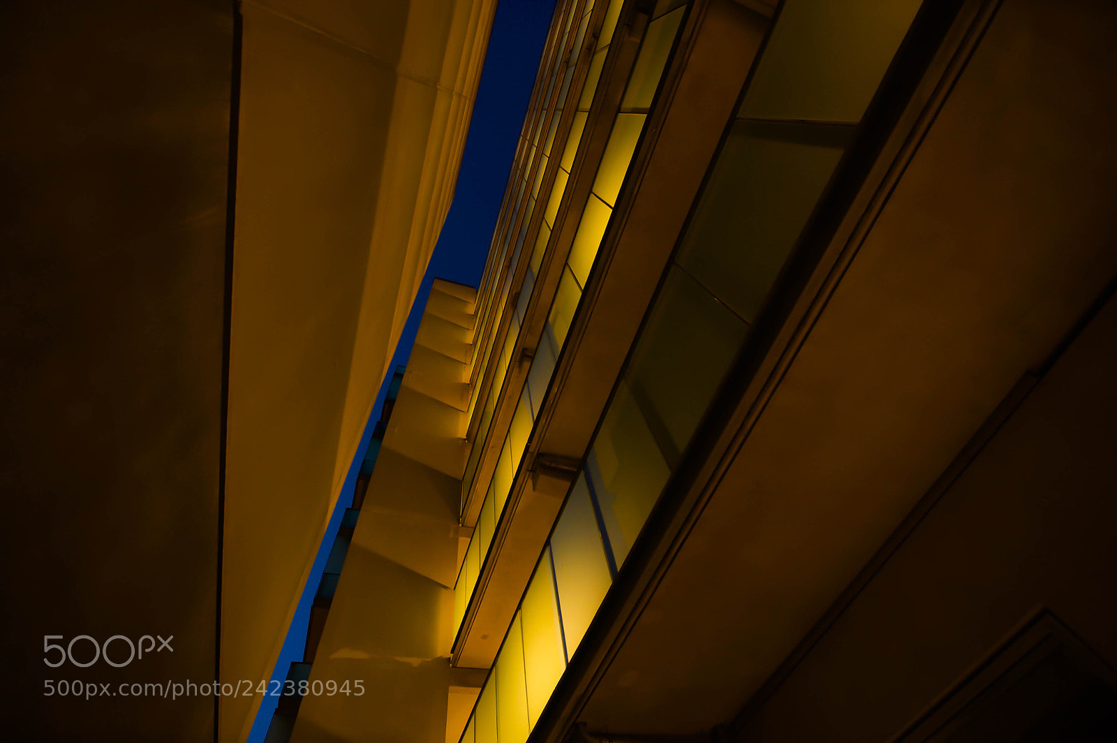 Nikon D3 sample photo. Yellow alley photography