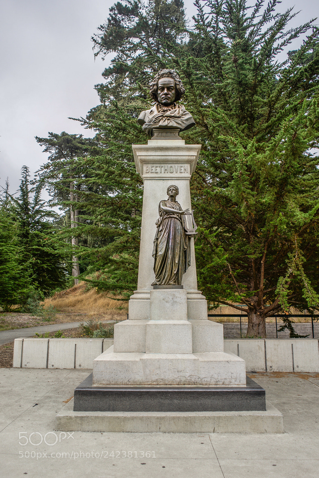 Sony a7 sample photo. The beethoven statue in photography