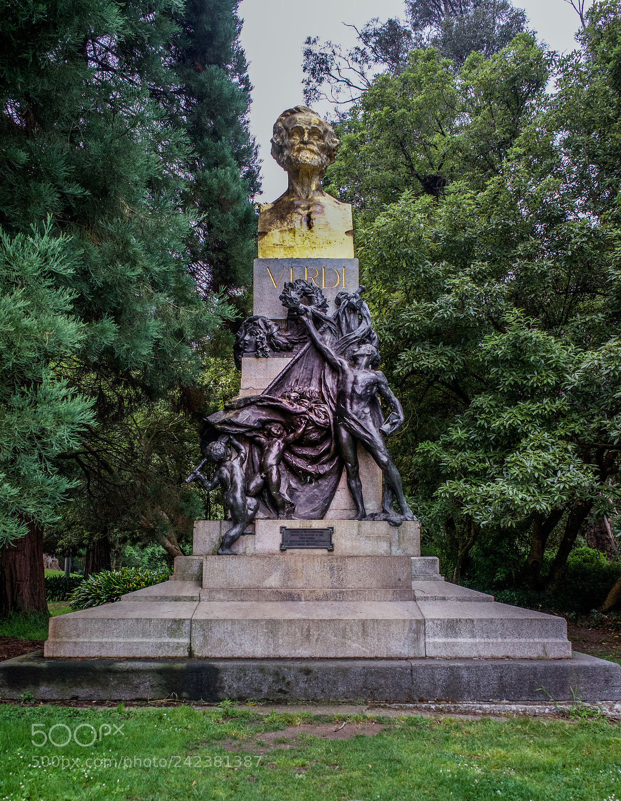 Sony a7 sample photo. The verdi statue in photography