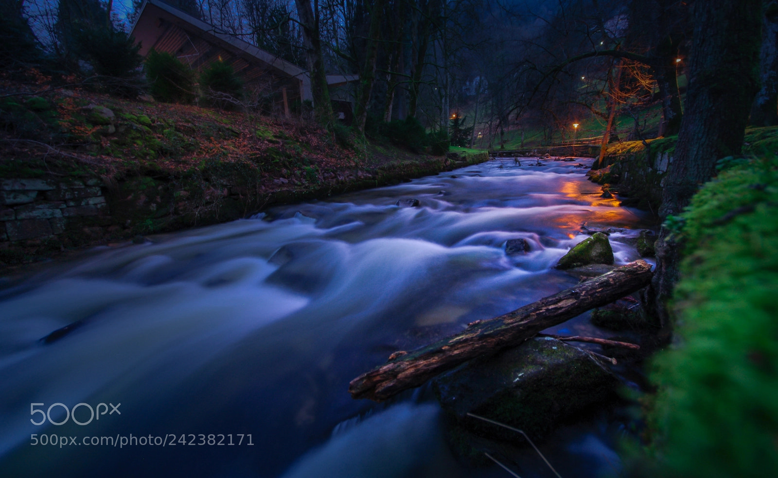 Pentax K20D sample photo. Dynamic night flow photography