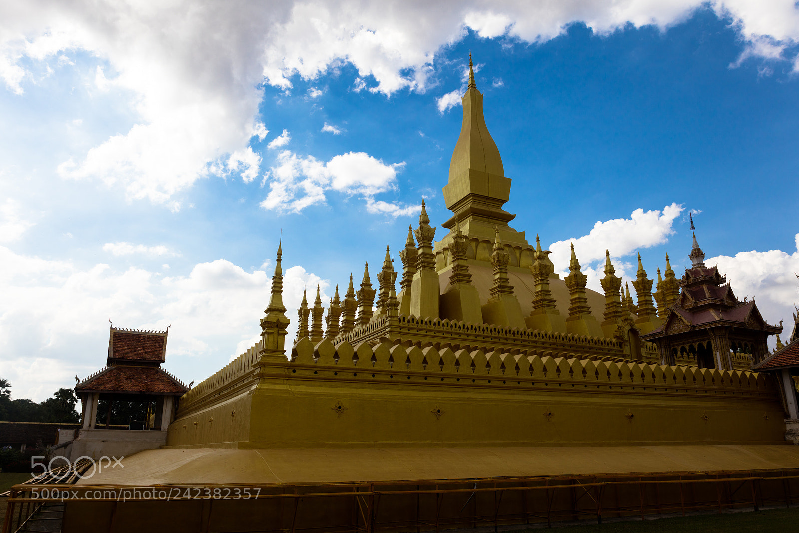 Canon EOS 5DS R sample photo. Phat that luang photography