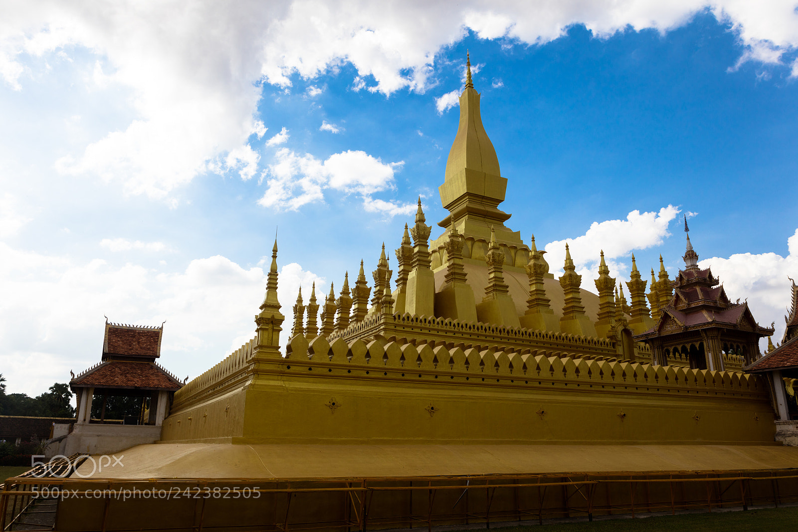 Canon EOS 5DS R sample photo. Phat that luang photography