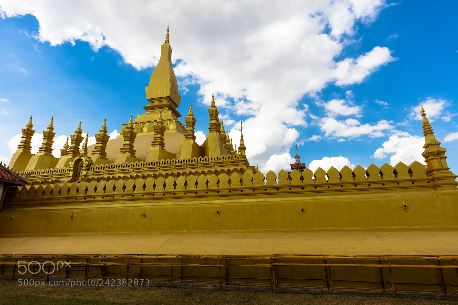 Canon EOS 5DS R sample photo. Phat that luang photography