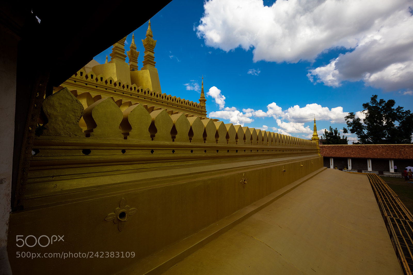 Canon EOS 5DS R sample photo. Phat that luang photography