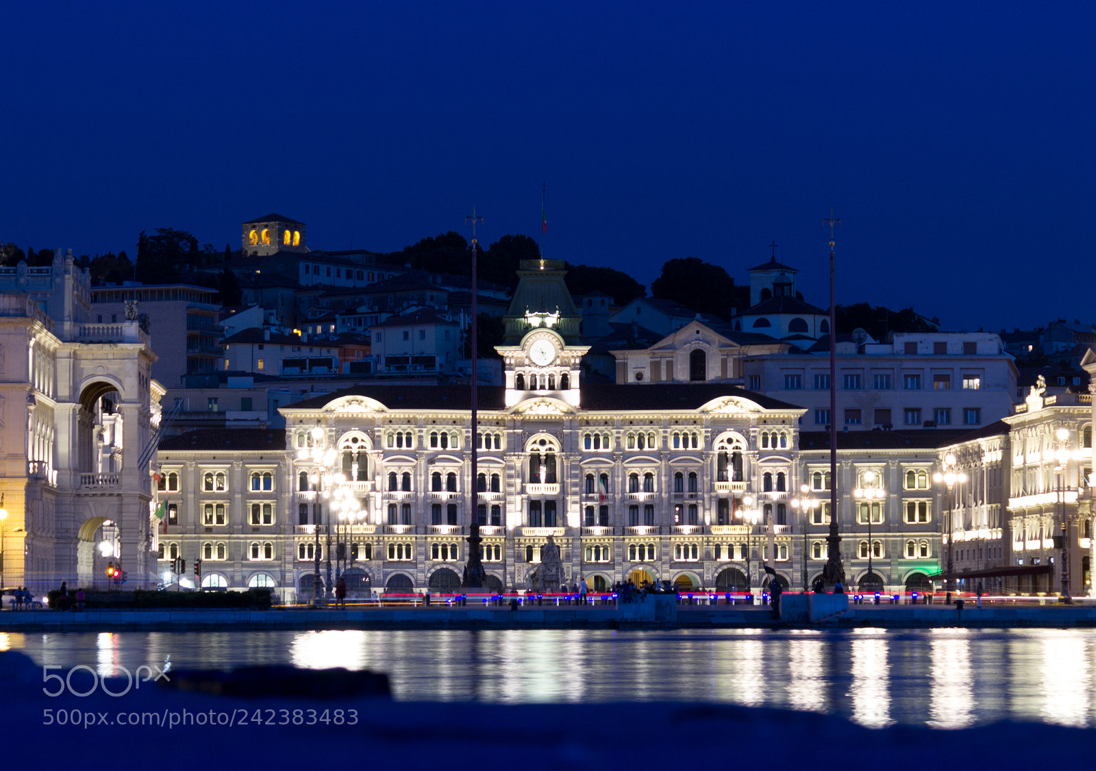 Canon EOS 1200D (EOS Rebel T5 / EOS Kiss X70 / EOS Hi) sample photo. Trieste by night photography